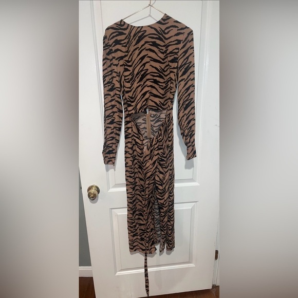 New! Reformation Maurita Tiger Print Midi Wrap Dress 🖤 size 2 - Picture 13 of 16